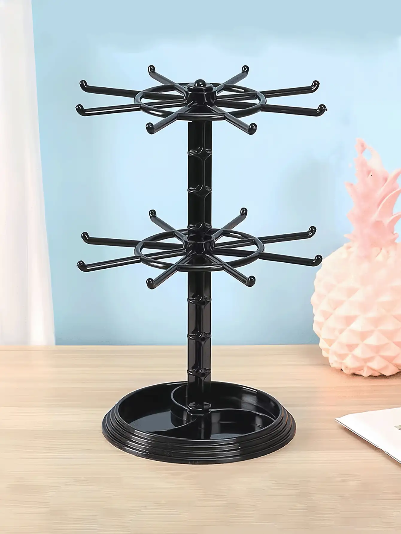 1个双层16钩旋转收纳架，底部间距可调节，可用作钥匙架展示架，方便存放钥匙、眼镜、珠宝配件，也可作为带托盘的桌面珠宝架，用于放置项链、耳环、手镯、珠宝塔、配件收纳架、梳妆台、钥匙架。 - 彩色 - 查看 3