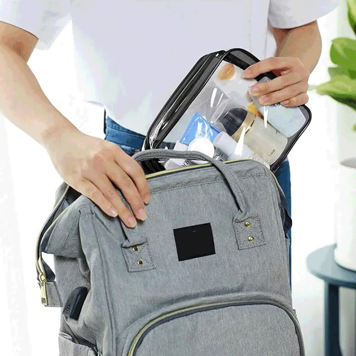 Large Waterproof Transparent Makeup Bag, Transparent Handheld Toiletry Storage Bag, Essential For Travel, Beach, School And Dorm - Black - View 2