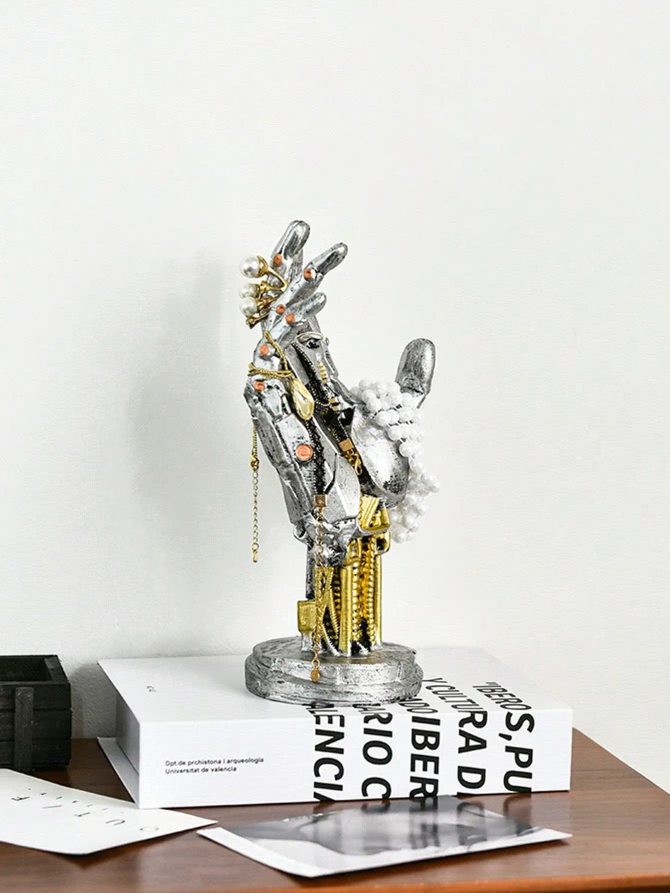 未来主义赛博朋克机械臂雕像，黑色手掌，游戏手柄支架，耳机支架，桌面摆件，送给游戏玩家和男士的完美礼物，适合万圣节、圣诞节、周年纪念日、感恩节等各种场合。 - 彩色 - 查看 3