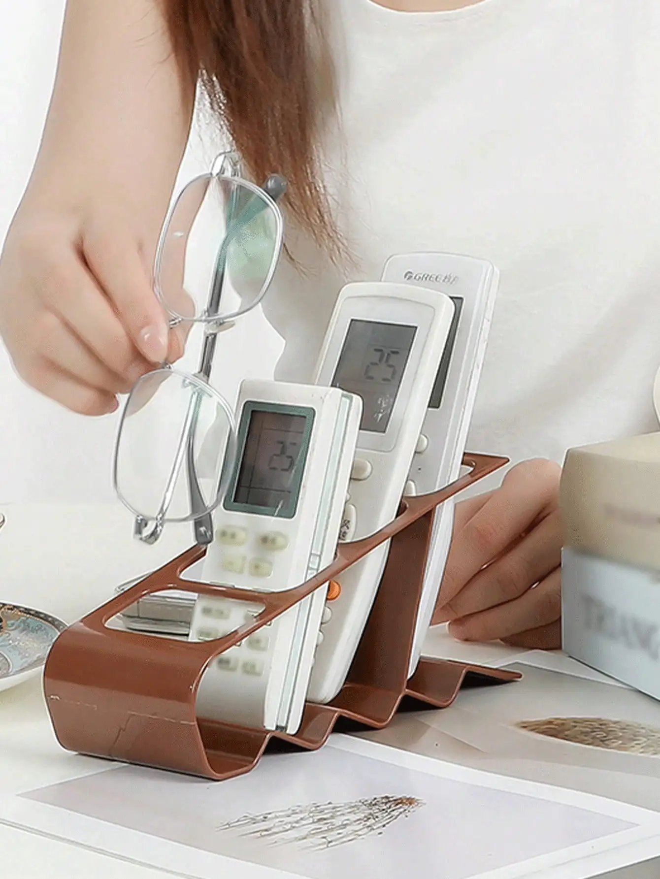 多功能桌面遥控器支架、桌面收纳架、梯形展示架、珠宝收纳架、手机壳支架，适用于空调遥控器、眼镜、电视遥控器、化妆品、婚房装饰、家居礼品、家居用品、厨房用具、办公用品