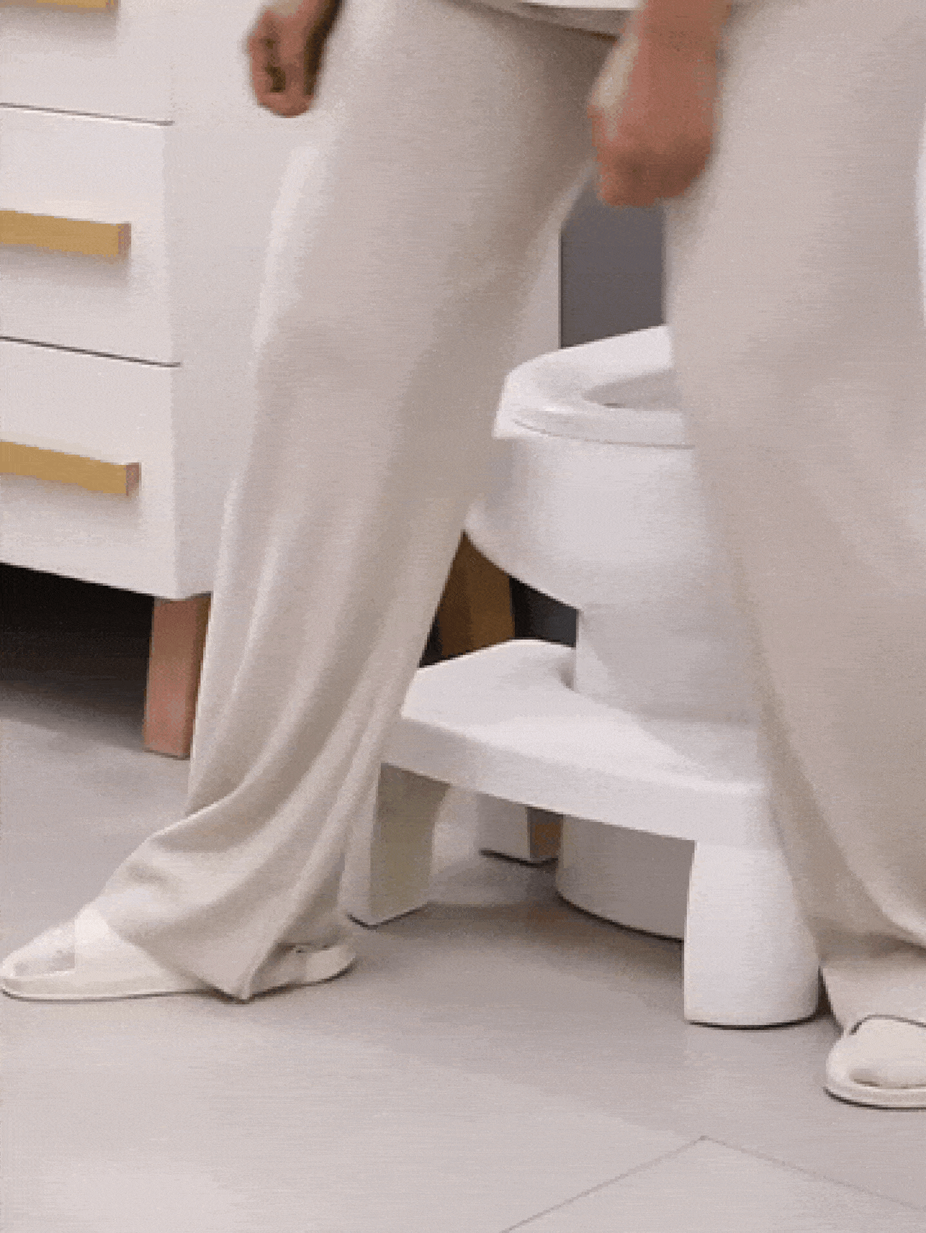 便携式马桶凳，加厚蹲凳，家用，符合人体工学设计，塑料材质，带加厚防滑垫，适用于蹲式马桶，理想的脚踏配件，适用于各种房间类型 - 黑色 - 查看 2