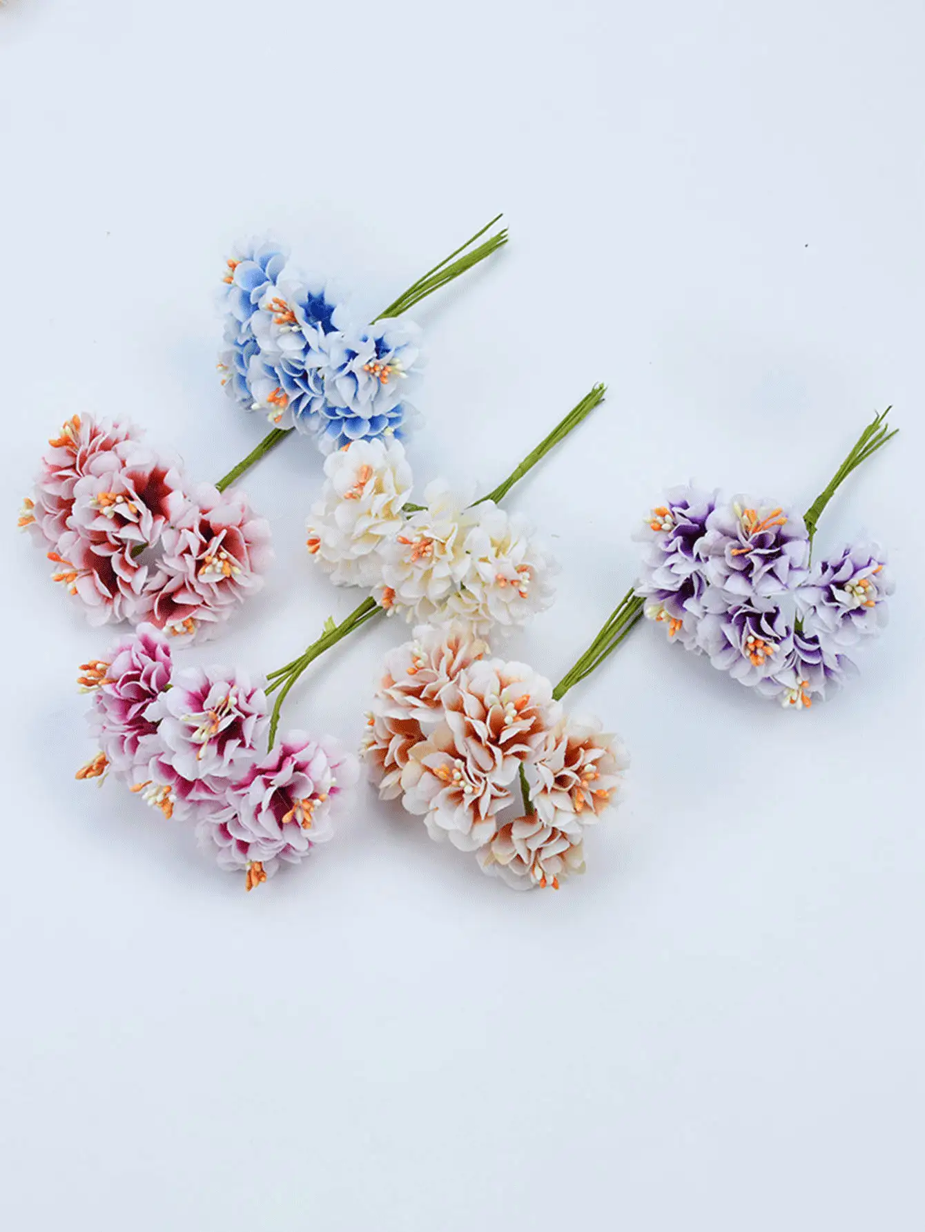 Bó hoa cẩm tú cầu lụa kết hợp với hoa hồng trà giả, lựa chọn hoàn hảo để trang trí bình hoa cưới mùa xuân/thu. Cũng thích hợp để trang trí nhà cửa, nhà hàng, phòng ngủ, phòng tắm, làm điểm nhấn cho căn phòng, quà tặng Ngày của Mẹ, Ngày của Cha, tiệc sinh nhật ngày lễ và trang trí sân vườn ngoài trời. - Nhiều màu - Xem 8