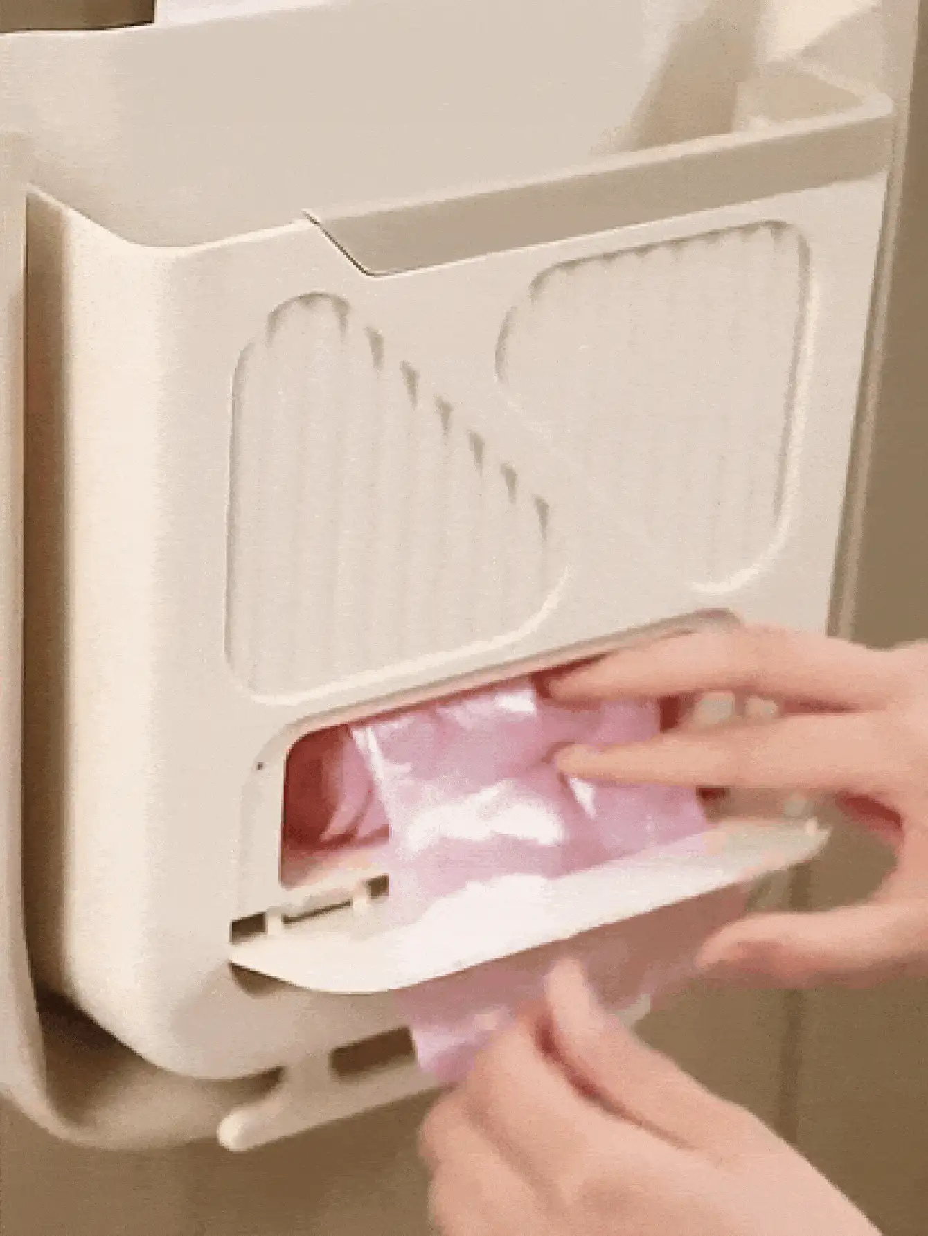 سلة قمامة قابلة للطي مثبتة على الحائط، سلة قمامة معلقة على باب الخزانة، سلة قمامة معلقة في المطبخ، سلة قمامة بلاستيكية مع لوح خلفي/خطاف، سلة ورق مثبتة على الحائط من البولي بروبلين، سلة قمامة قابلة للطي للمطبخ والحمام، سلة قمامة معلقة في خزانة المطبخ بالوعة، مناسبة للسيارة والمطبخ والمنزل والسكن الجامعي والديكور المنزلي والمستلزمات المنزلية والأساسيات للشقة - رمادي - مشاهدة 3