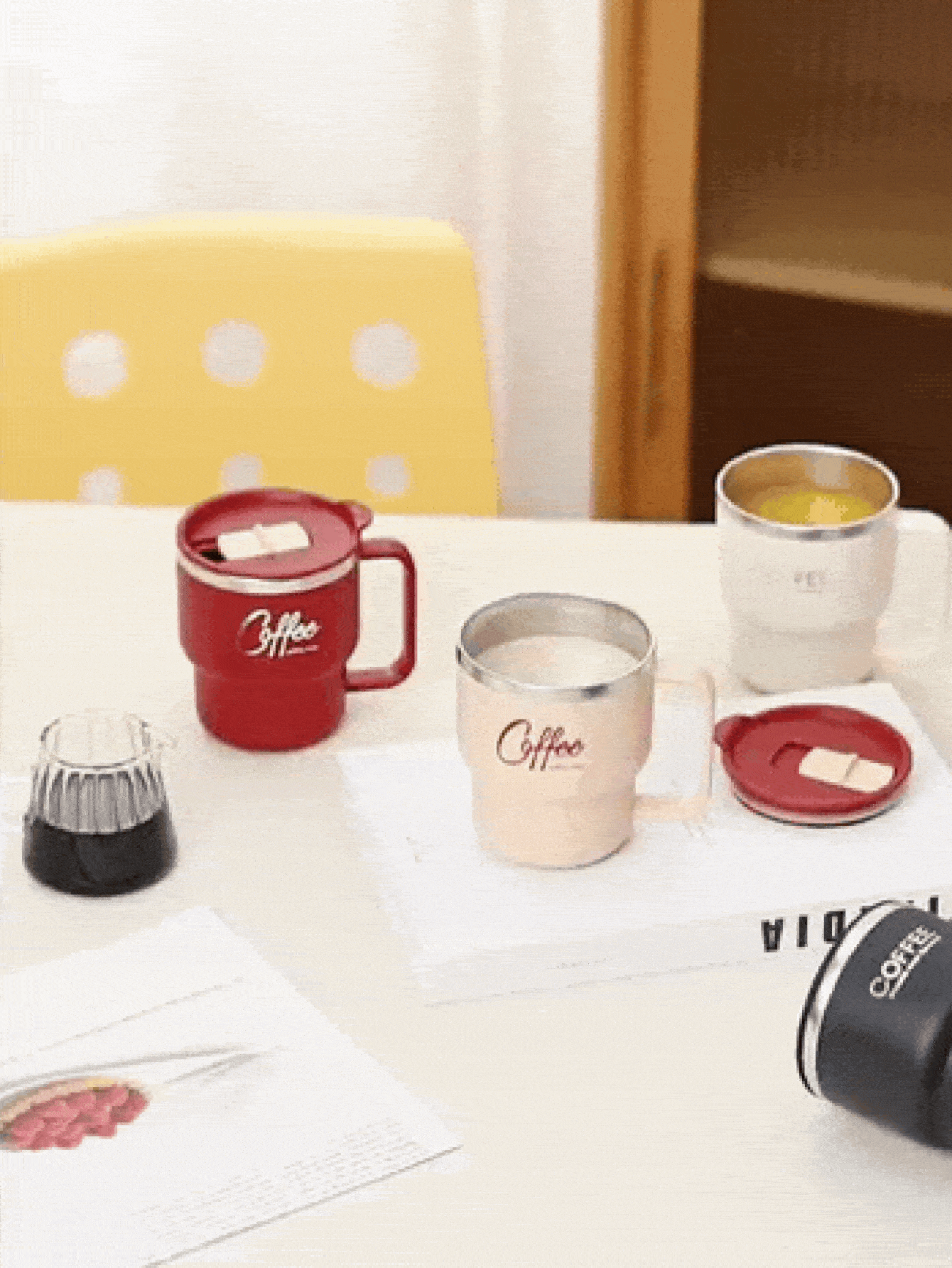 Cốc cà phê xách tay có nắp và tay cầm, cốc nước cách nhiệt hai lớp, có thể tái sử dụng, chịu được nhiệt và lạnh, dung tích lớn 400ml, phù hợp cho nam và nữ sử dụng tại nhà, trường học, ký túc xá, văn phòng, phòng tập thể dục, hoạt động thể thao ngoài trời, cắm trại, dã ngoại, du lịch. - Nhiều màu - Xem 2