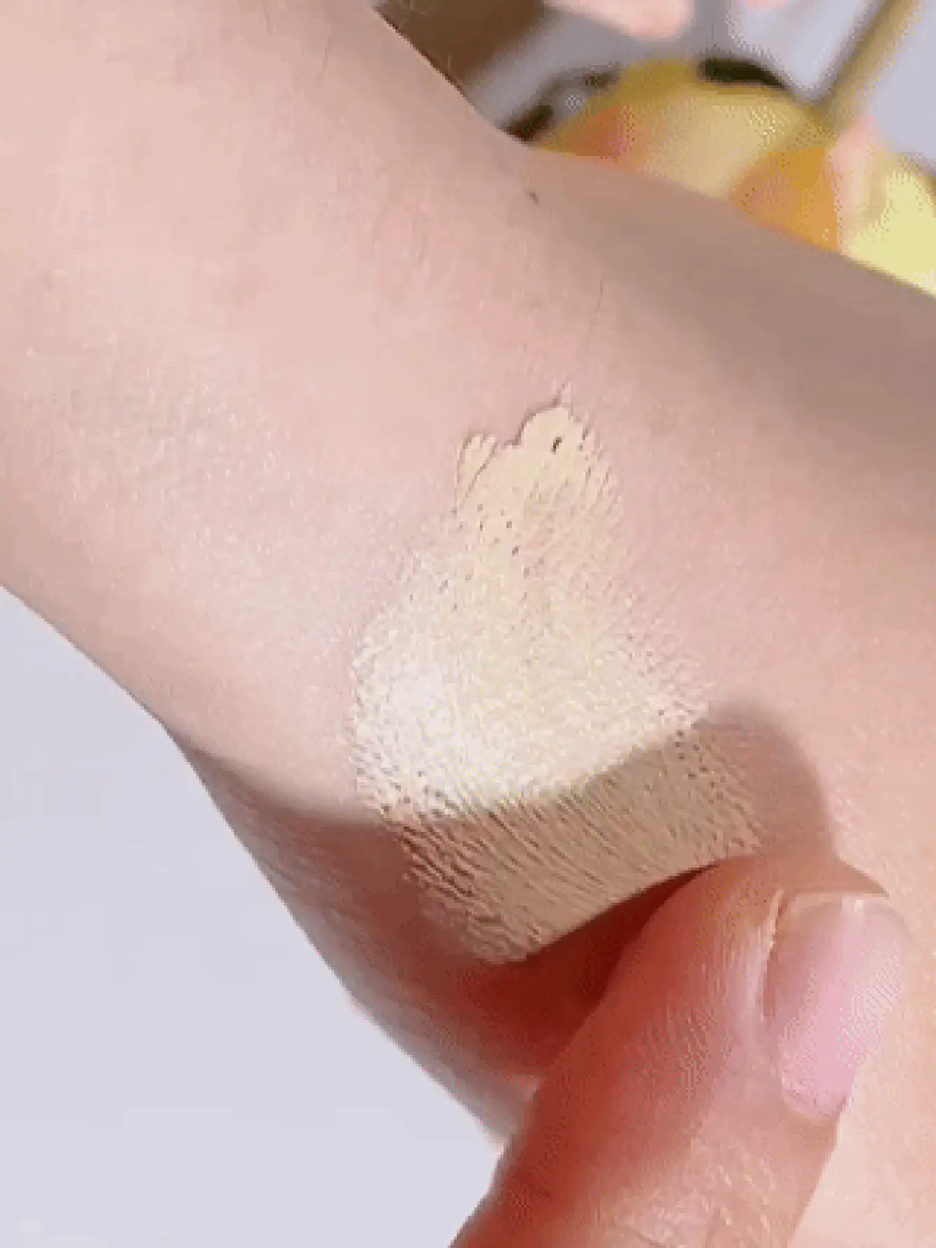 USHAS Eye Primer, Long-Lasting Waterproof, Concealing, Evens Out Eye Skin Tone, Adheres Eyeshadow, Long-Lasting Makeup, Prevents Makeup Smudging, Natural Makeup Effect, Suitable For All Skin Types - #01 - View 3