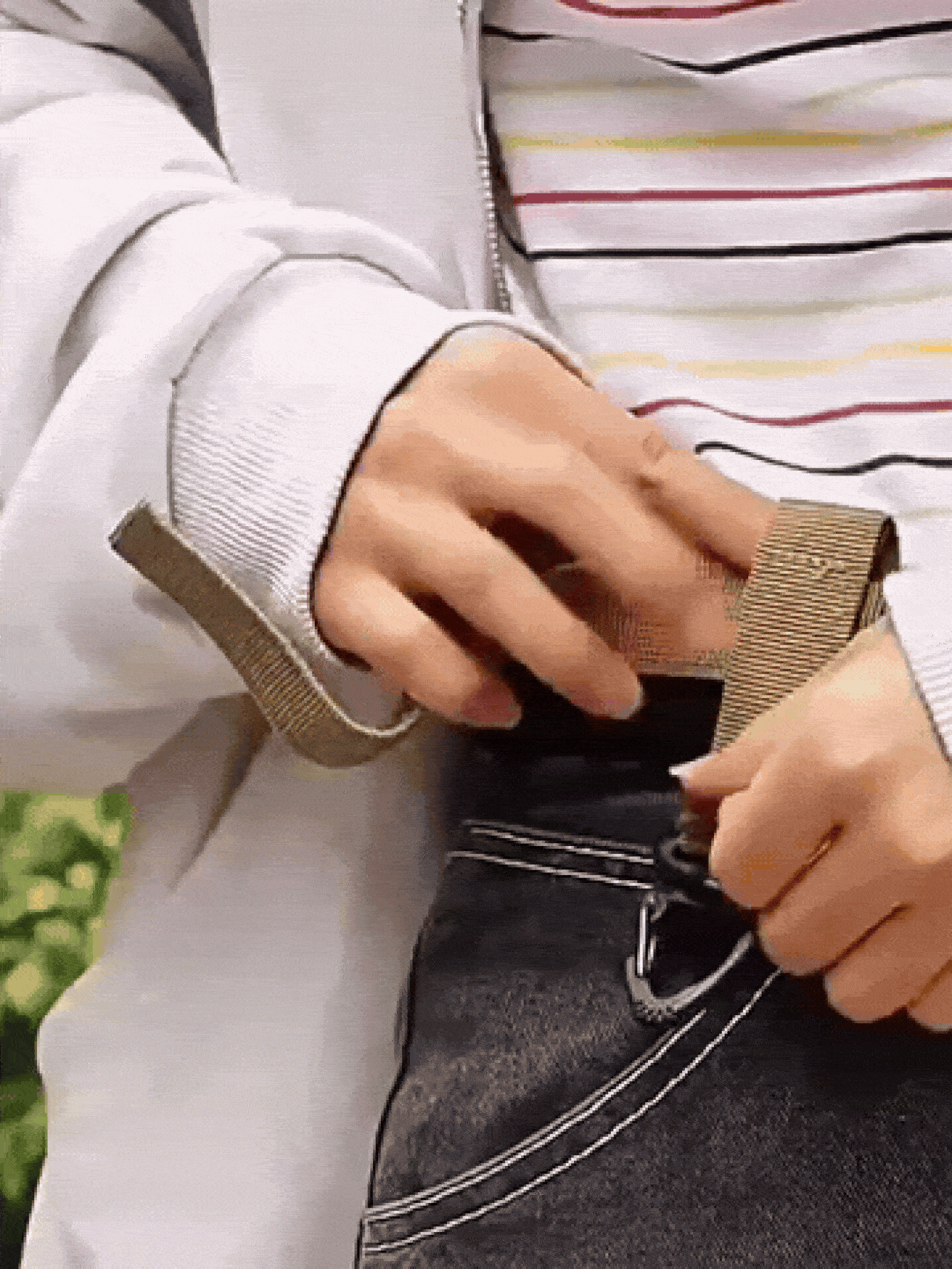 多功能手套夹便携式登山扣户外旅行夹可挂在手提包、背包、行李箱上，男女通用，适合登山、露营、徒步旅行和日常使用，背包附件配件，运动必备旅行露营配件 - 彩色 - 查看 9