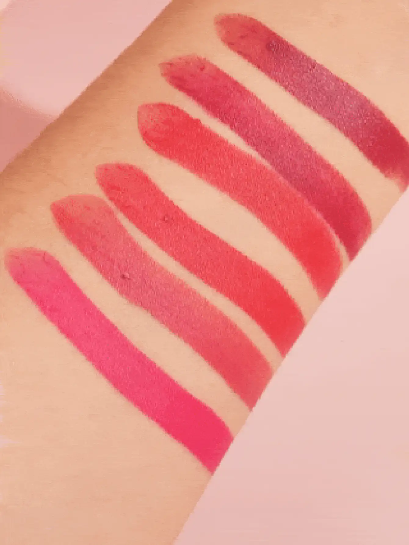 USHAS 丝绒哑光唇膏，配有可爱小熊吊坠，显色度高，不拔干，持久不脱色，丝绒柔焦质感，打造迷人唇妆。 - #01 - 查看 3