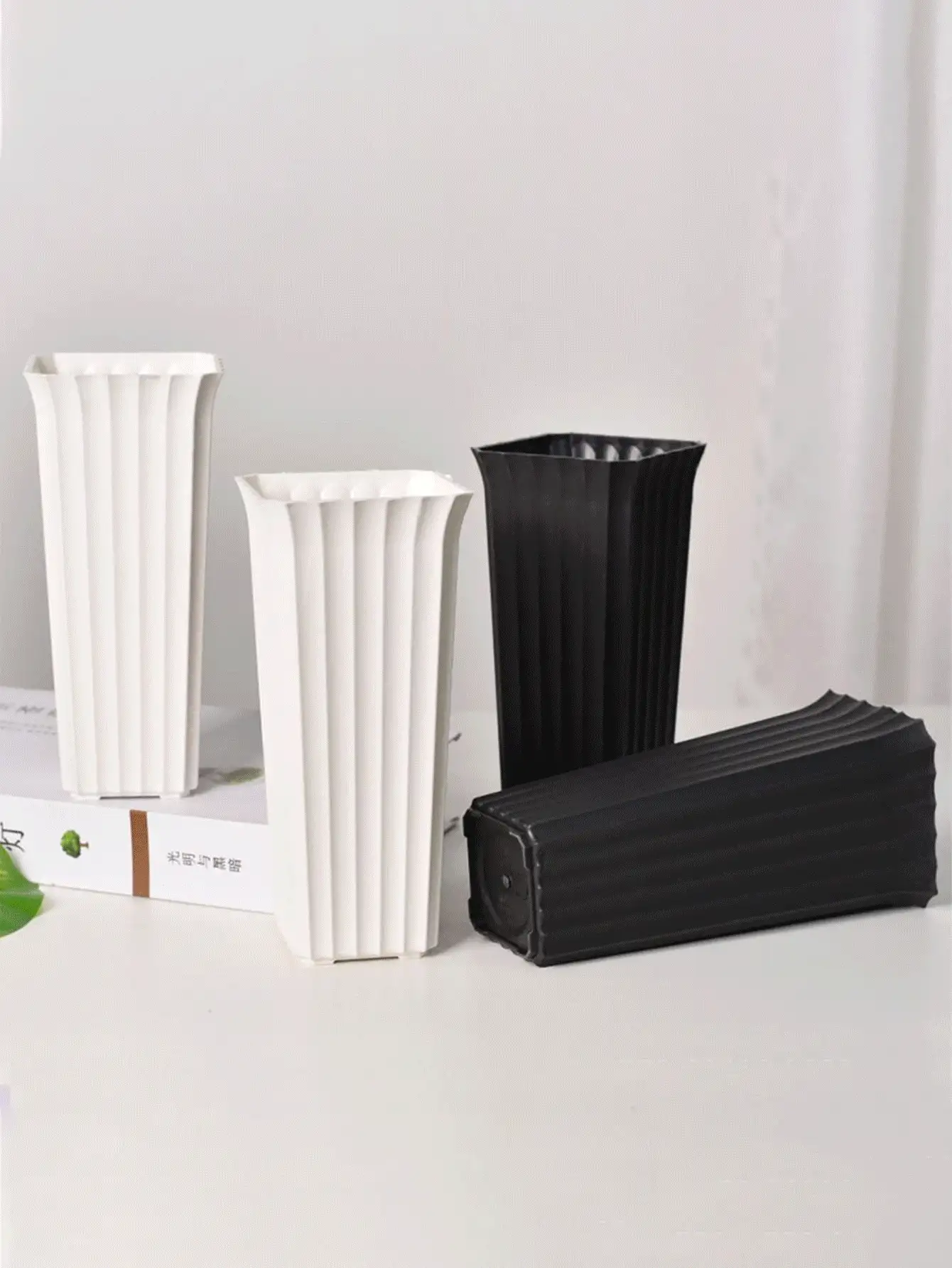 现代风格黑白竖条纹塑料花瓶 - 圆柱形植物盆,适用于家居装饰、客厅桌面摆件,无需用电,单支装,黑白竖条纹设计,是客厅桌面装饰的理想之选。 - 均碼 - 查看 2