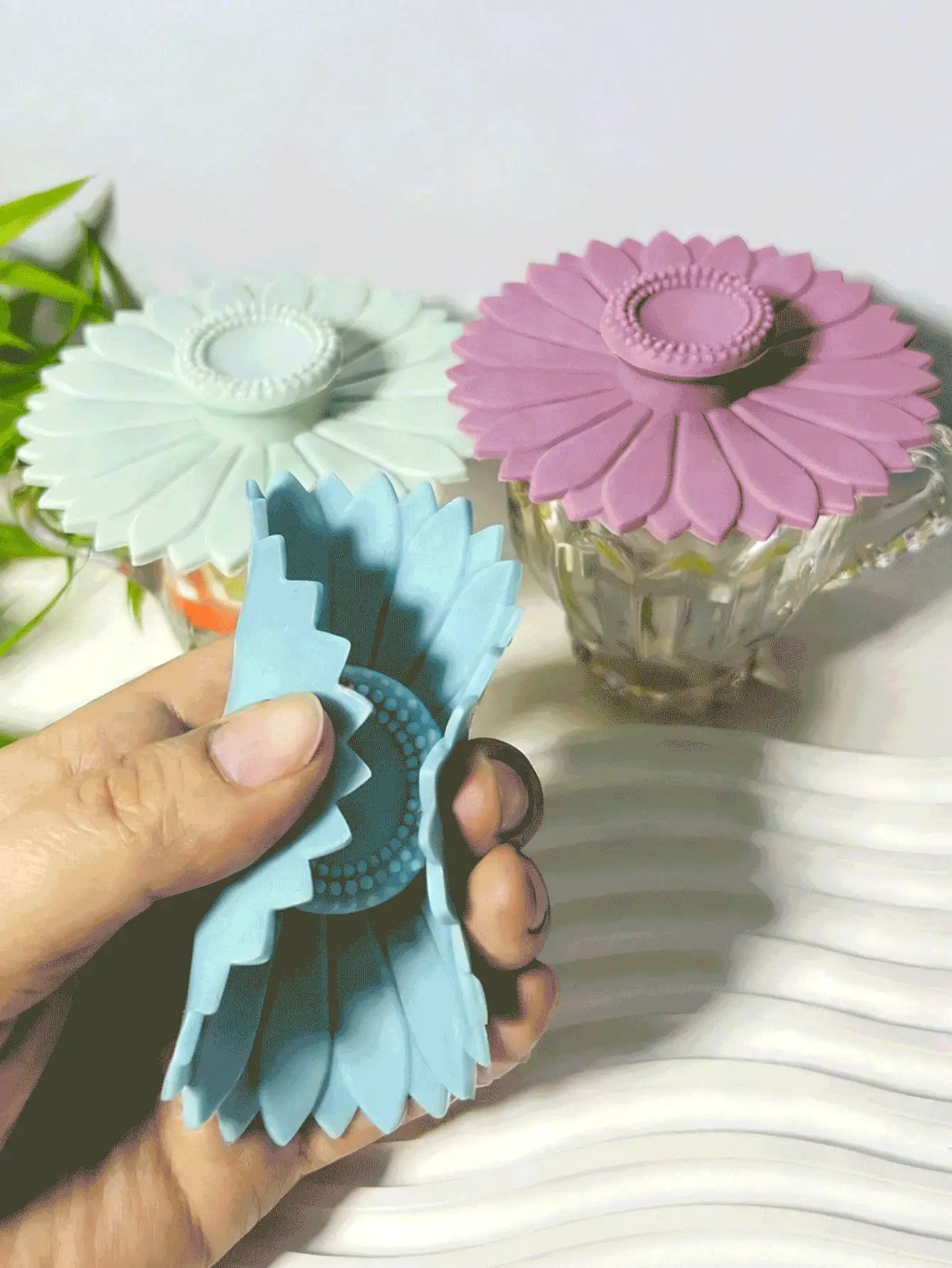 Bộ 3 nắp silicon hình hoa hướng dương, nắp chống tràn đa năng, nắp đậy kín chống rò rỉ cho cốc, lọ, lon, đồ dùng nhà bếp và du lịch. - Nhiều màu - Xem 3