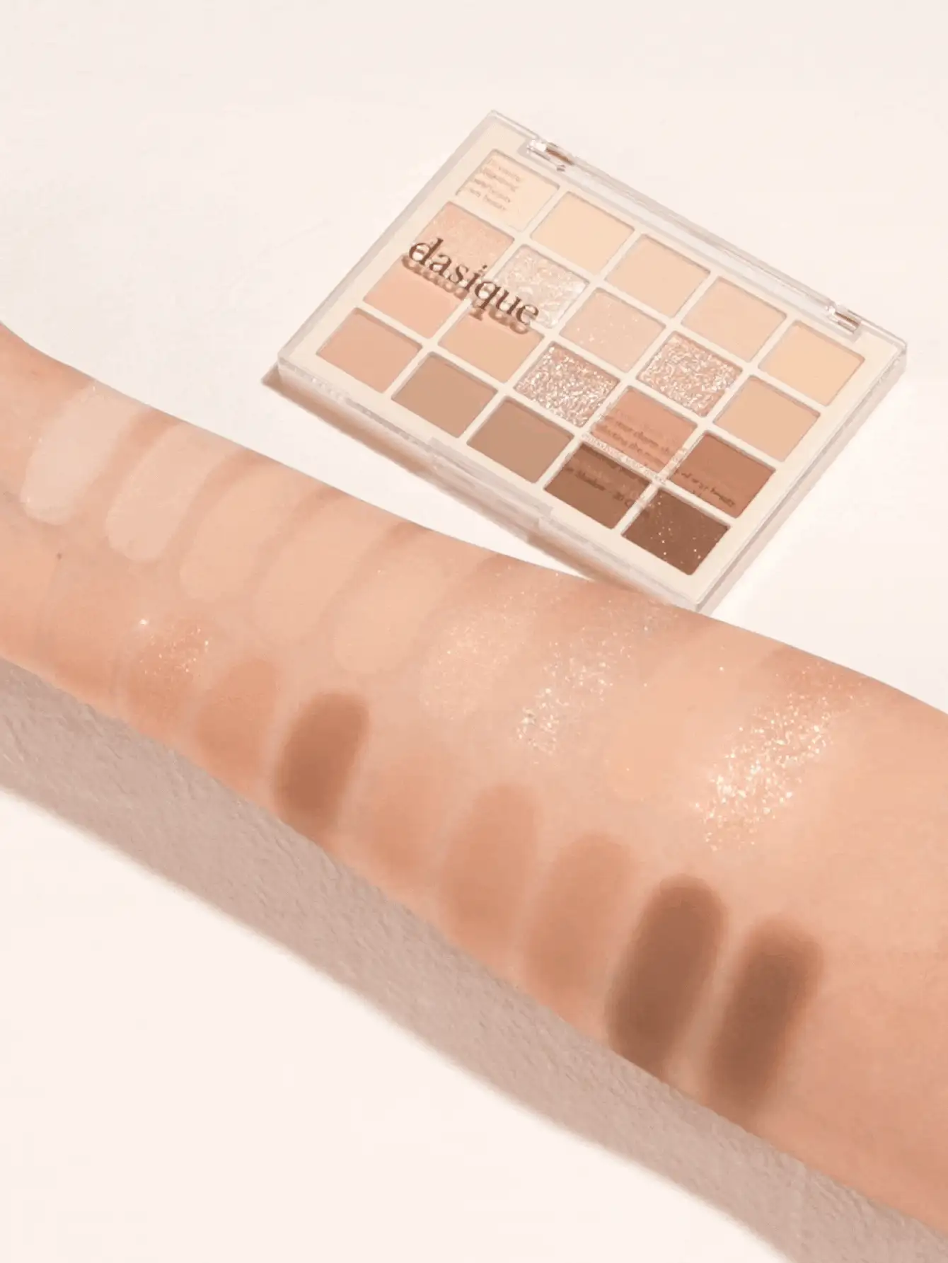 Dasique 20-Color Eyeshadow Palette Make Up Long-Lasting High Pigment Graduation Birthday,Easy To Use Smooth Blendable, Vegan Formula Cruelty-Free, Holiday Essential Rose Girl Best Color Charm Vibe, Christmas Gifts For Women, Fancy Fashion Women Brand Makeup Back To School, Wedding Dress For Bride, Summer, Valentines, Vacation, Valentine's Day - #01 Warm Basic - 查看 2