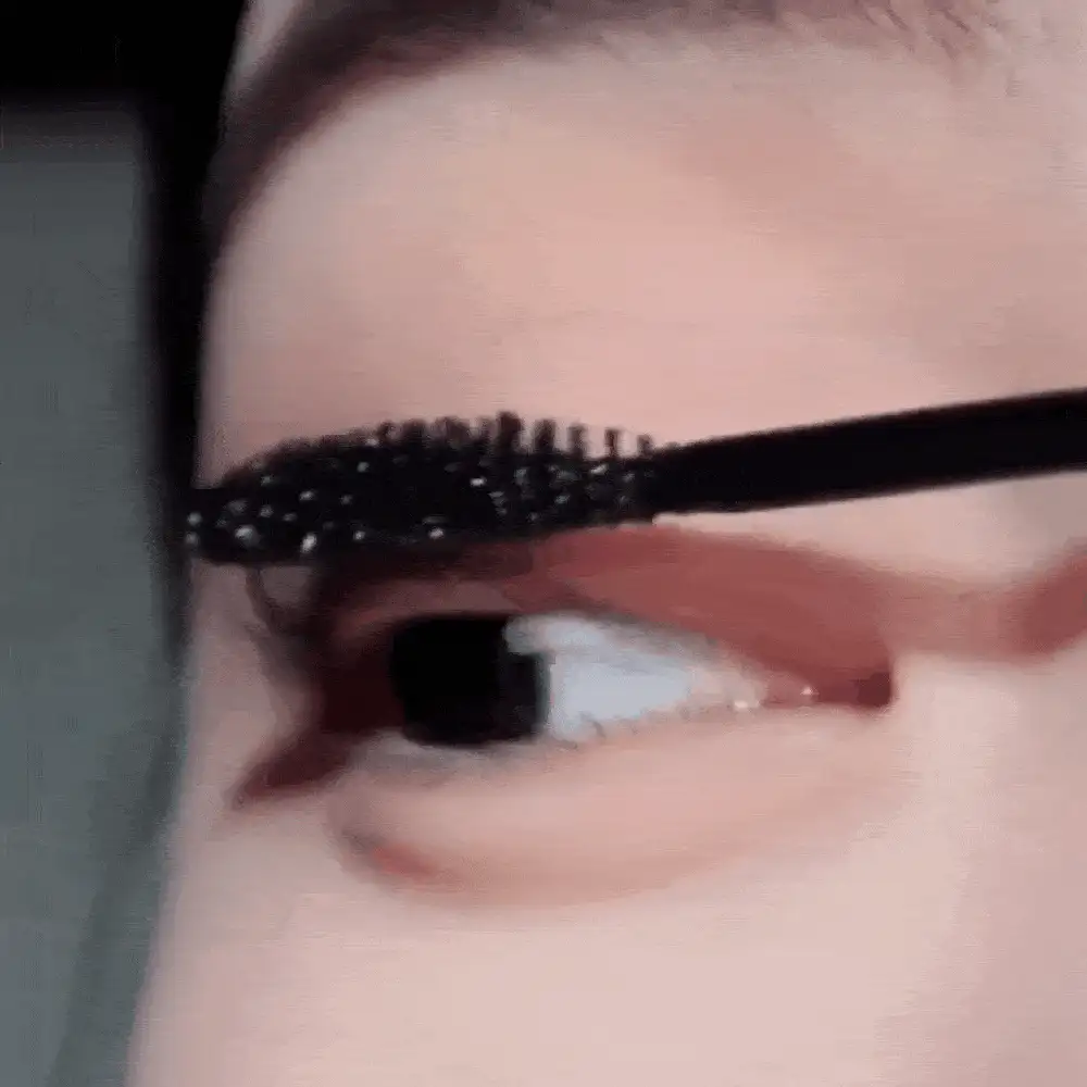 Dasique Mood Up Mascara 7.5g, False Lash Effect, Clump-Free, Smudge-Proof, Long-Lasting Curl And Volume, Waterproof, Sweat-Proof - 01 Black - View 3