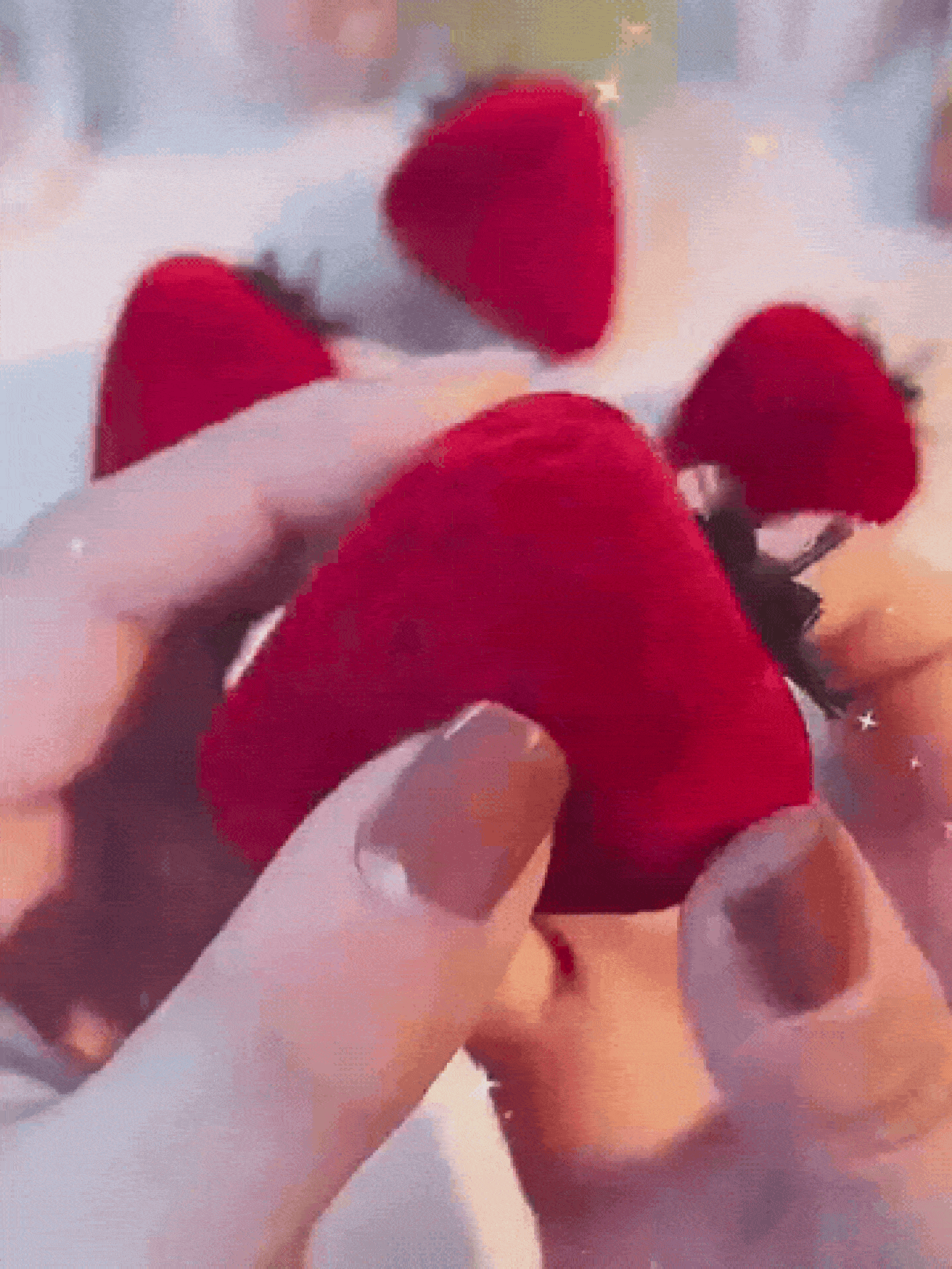 草莓造型首饰戒指盒，粉色或玫瑰红创意戒指收纳盒，适用于婚礼、派对、情人节礼物，可收纳和展示戒指、手镯、项链、耳环，也可用作毕业装饰、派对用品、婚礼装饰、毕业礼物、返校礼物。 - 彩色 - 查看 2