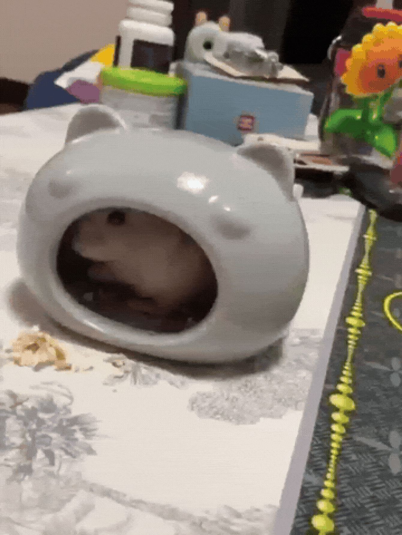 陶瓷仓鼠笼，带通风蛋形隧道，冬暖夏凉，易于清洁的陶瓷窝，适合小型宠物，可爱的猫形设计为宠物创造舒适的睡眠空间。 - 彩色 - 查看 2