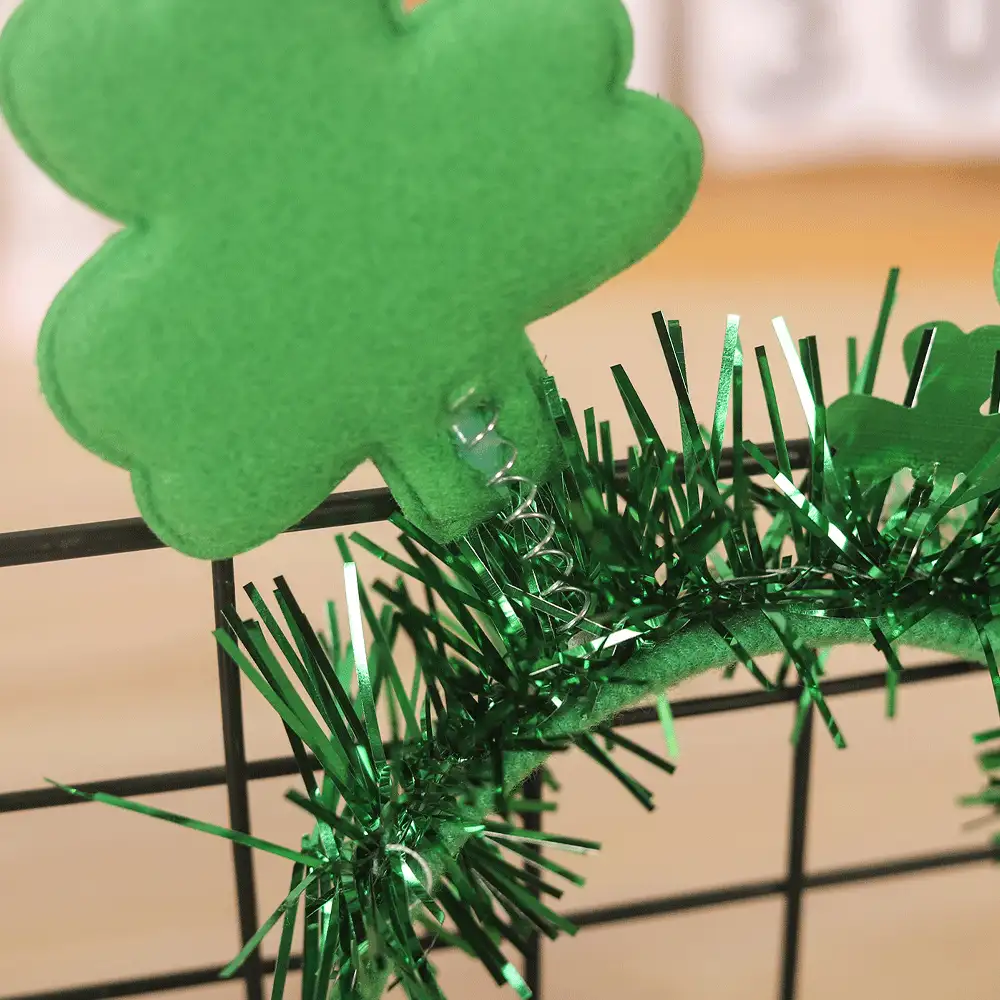 祝您好运！圣帕特里克节三叶草发箍 - 趣味十足、喜庆闪亮的绿色头饰，为圣帕特里克节庆祝活动增添光彩 - 彩色 - 查看 6