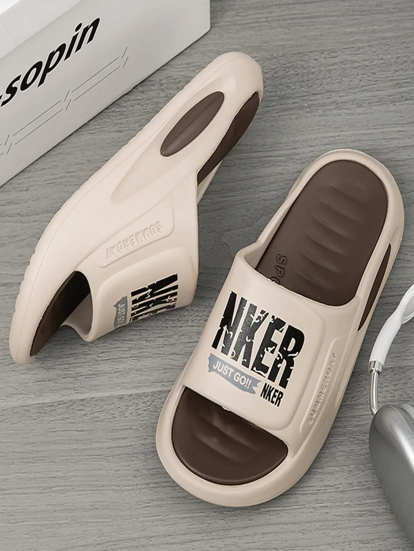 Men's Letter Newspaper Print EVA Beach Slippers, Casual Summer Home Slides - Brown - View 3