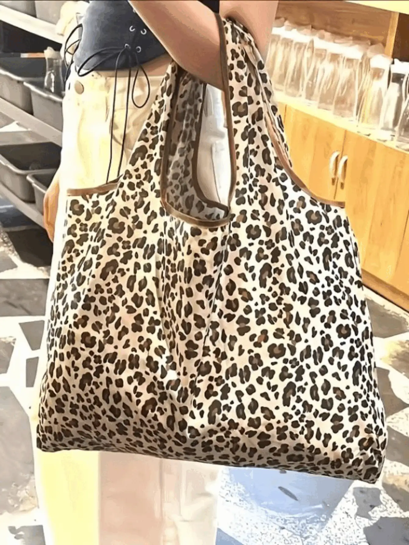 1pc Large Capacity Leopard Print Tote Bag, Brown Polyester Material, Sturdy Foldable Handle, Suitable For Daily Life, Supermarket And Grocery Shopping, Foldable Shopping Bag, Suitable For New Year, Valentine's Day, Travel Shopping, Fashion Accessory - Multicolor - View 3