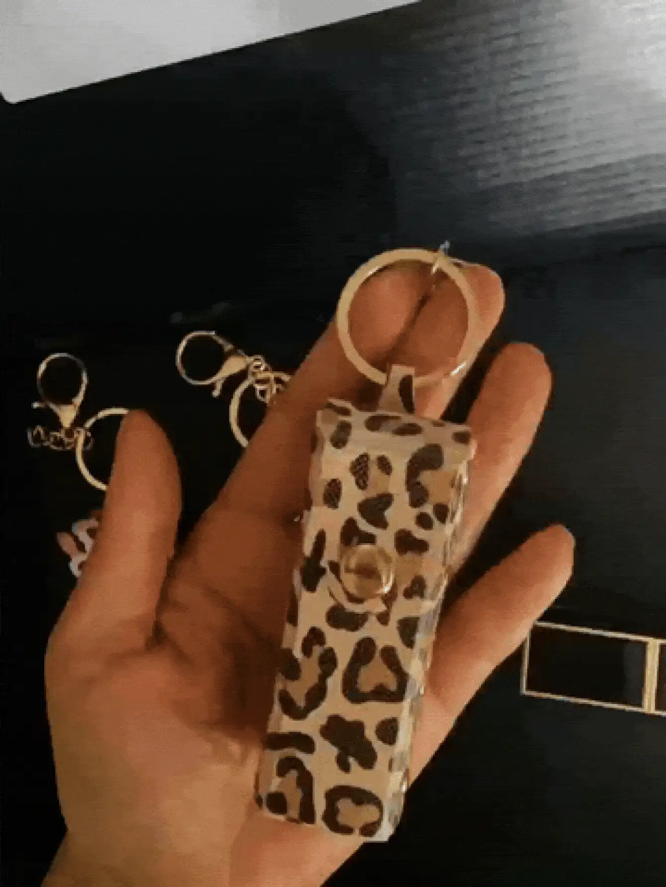 豹纹口红盒带钥匙扣,女士PU皮革口红收纳包,便携式化妆包,适合旅行、户外、办公,是送给女性、女孩、母亲、感恩节、情人节的绝佳礼物。 - 彩色 - 查看 3
