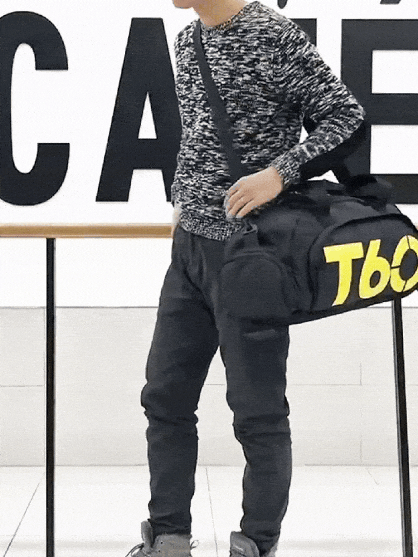 1pc Functional Large Capacity Backpack, Unisex Multi-Purpose Travel Bag. Made Of Waterproof And Durable Oxford Cloth, Resistant To Tearing And Splashing, Easily Handling Outdoor Weather Changes. Versatile Hand-Held And Backpack Dual-Use Design, Adjustable And Padded Shoulder Straps For Comfortable Long-Term Wear. Convenient Top Handle, Flexible Carrying Options To Meet Different Scenarios. - Multicolor - View 2