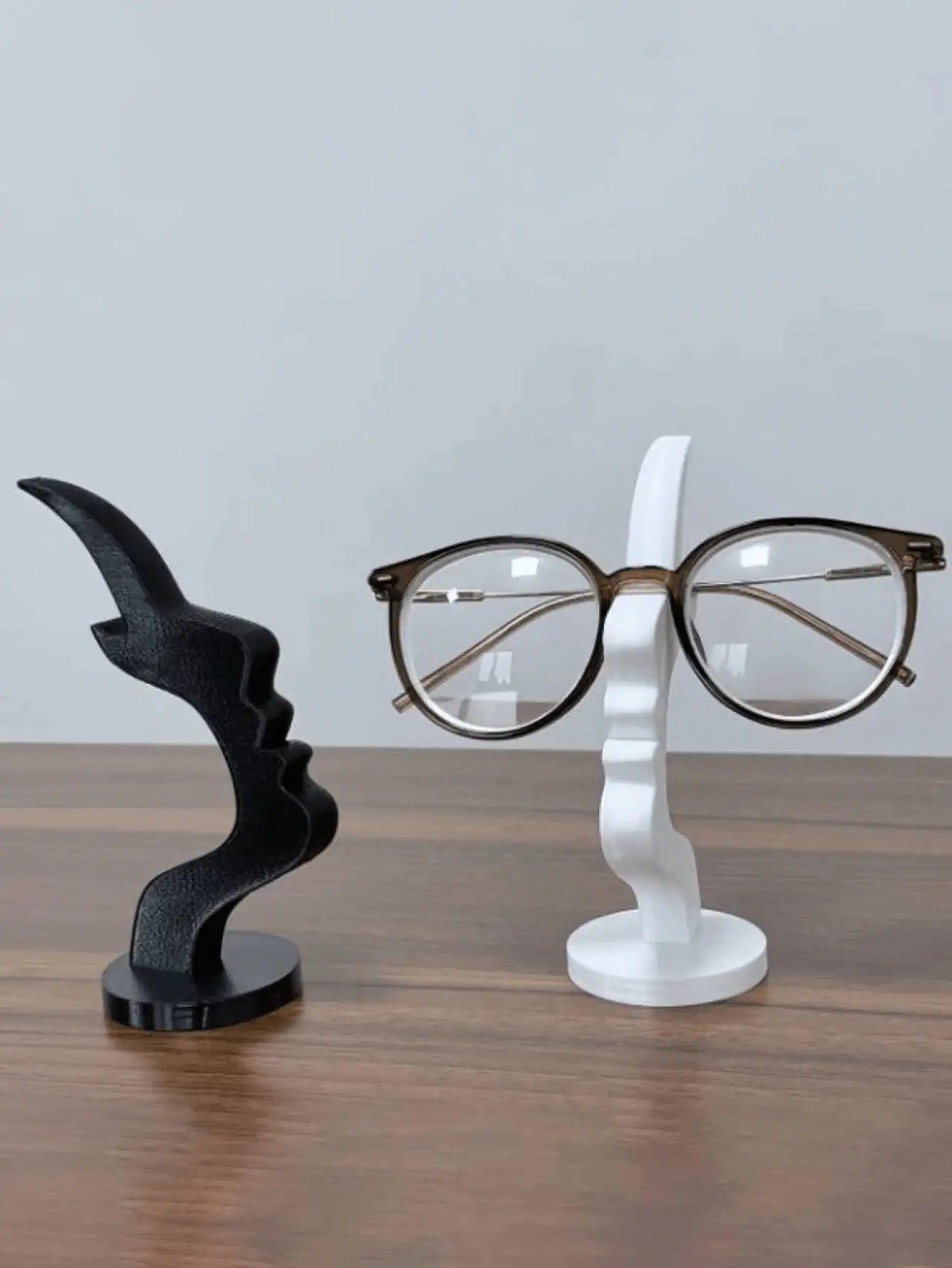 Unique Curved Eyeglasses Stand Practical Minimalist Black Design Plastic Material Suitable For Living Room Bedroom Office Or As A Gift For Family And Friends Enhances Desk Or Nightstand Decor Home Decor Accessory Minimalist Design Holiday Gift - Multicolor - View 3