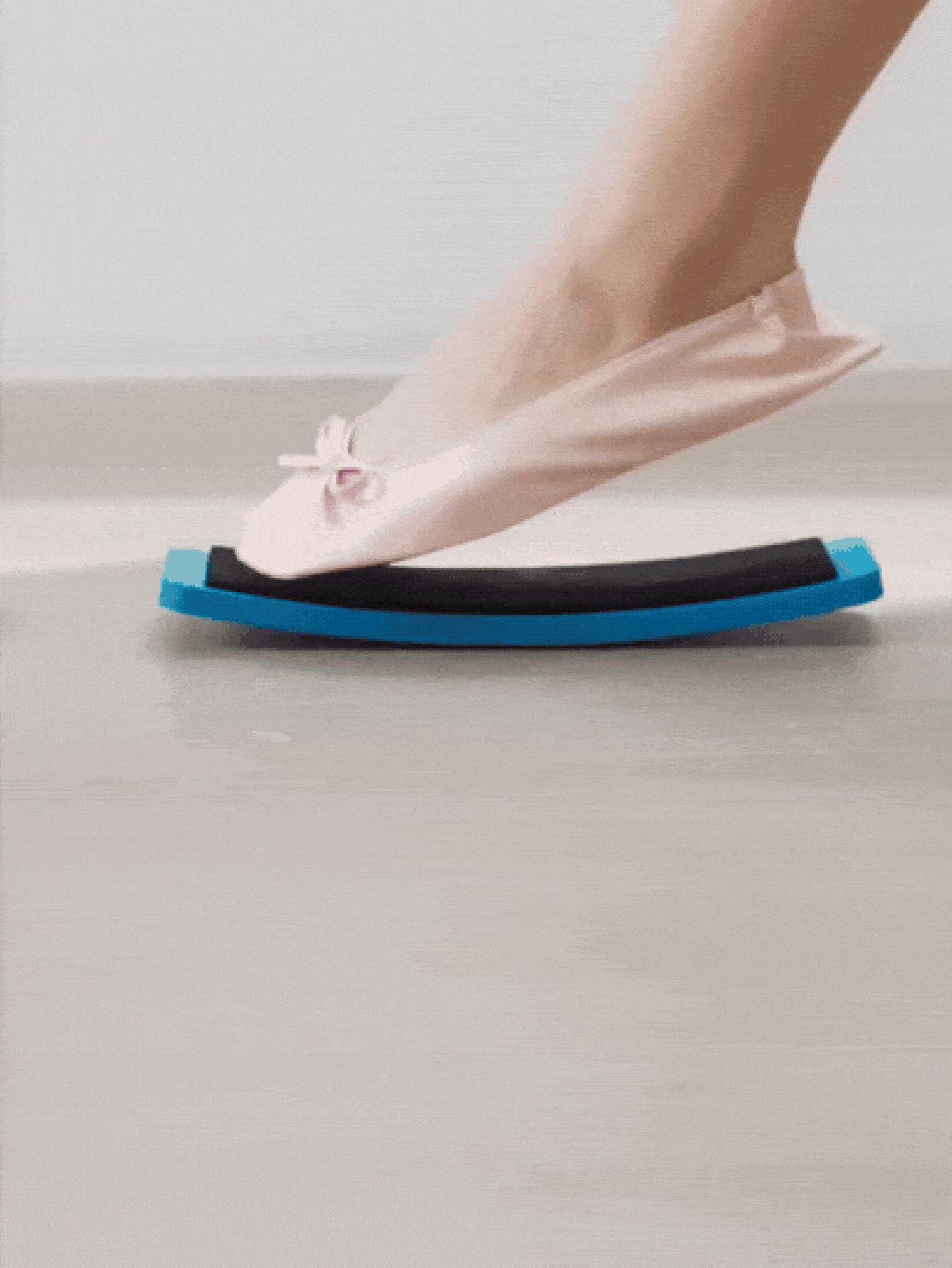 Ván xoay PVC bền chắc, được thiết kế cho vũ công, vận động viên trượt băng nghệ thuật, hoạt náo viên và vận động viên thể dục dụng cụ, giúp cải thiện khả năng xoay, giữ thăng bằng và ổn định, phụ kiện dụng cụ tập luyện khiêu vũ tại nhà. - Nhiều màu - Xem 2
