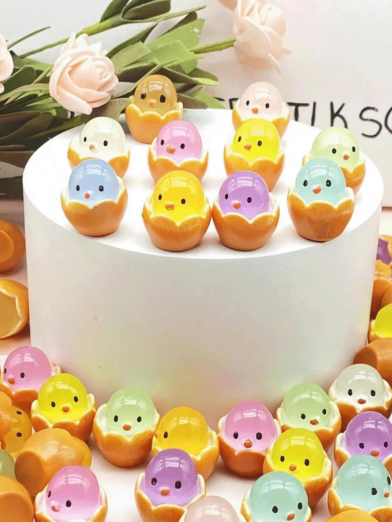 Gà con phát sáng ngẫu nhiên màu, tượng gà con bằng nhựa phát sáng, thích hợp để làm đồ thủ công, trang trí xe hơi DIY, mô hình gà con mini phát sáng, quà tặng lý tưởng cho các bữa tiệc và quà nhét túi, động vật bằng nhựa, trang trí phòng, trang trí nhà cửa, đồ chơi nhồi bông mềm mại, phụ kiện xe hơi, trang trí phòng tắm. - A - Xem 3
