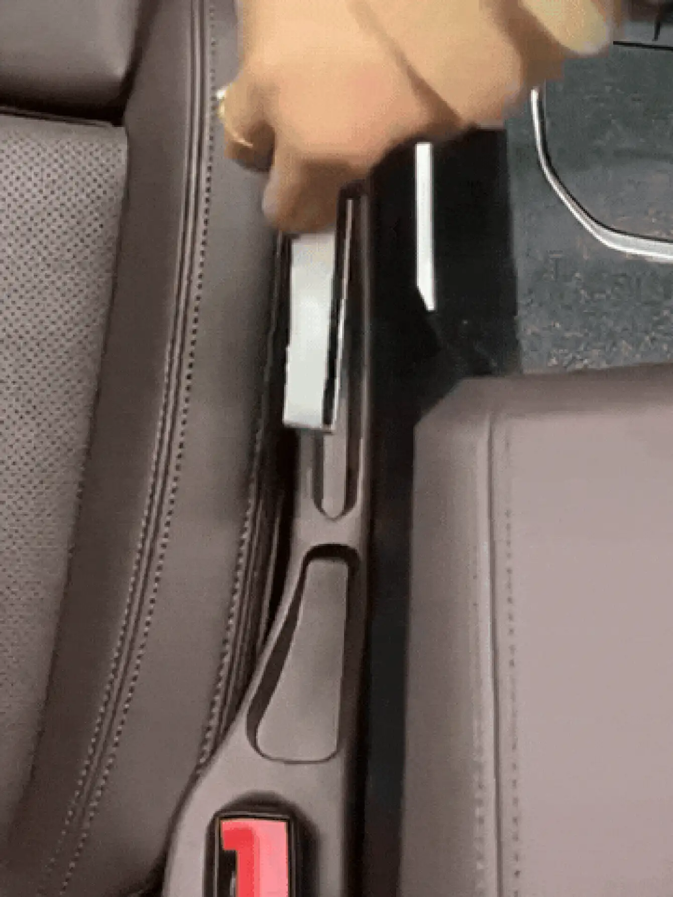 1件裝汽車座椅縫隙填充收納盒,多功能雙槽儲物單元,有效防止物品掉入座椅縫隙,填補空間並可收納鑰匙、手機和卡片等個人物品 - 彩色 - 查看 3