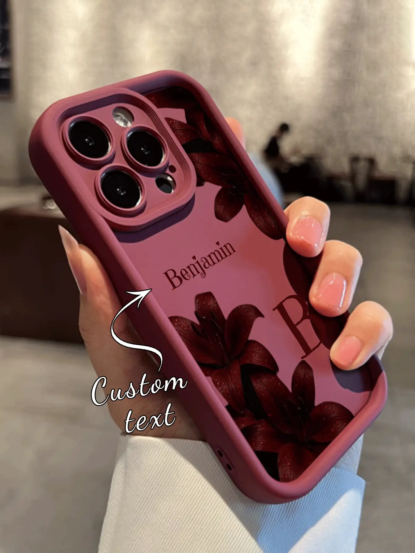 1 pieza Funda protectora de teléfono personalizada con nombre de 26 letras, diseño de lirio rojo con patrón oscuro discreto, TPU grueso resistente a caídas, compatible con Apple 17ProMax/17Air/16Pro/15Plus/14ProMax/13Pro/12/11/XR/8/7, accesorios para teléfono, carcasa protectora premium - Burdeos - Ver 3