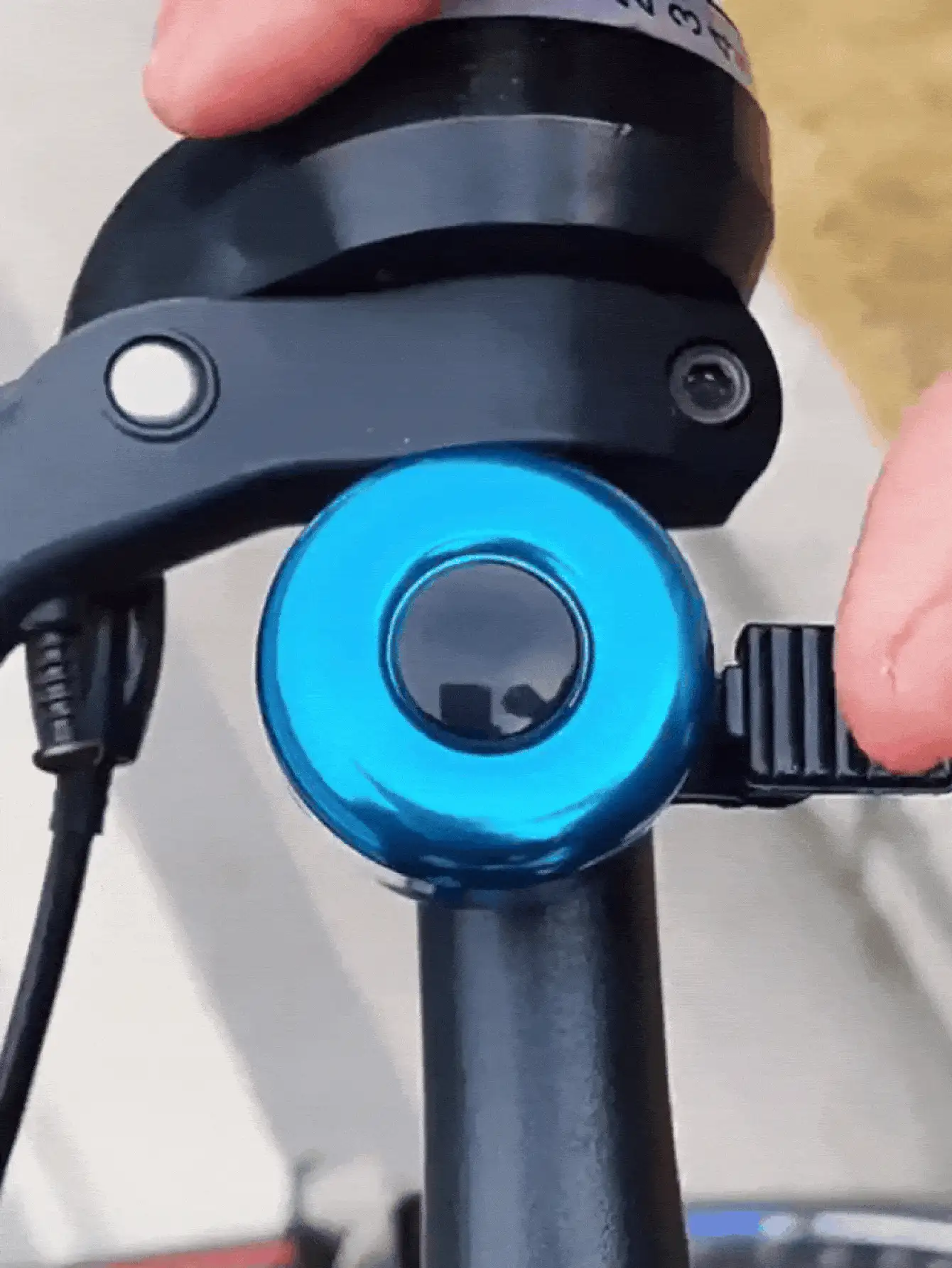Mini Bicycle Bell, Crisp And Loud Sound, Spring-Strike Mountain Bike Horn, Colorful Warning Bell, Essential Cycling Decorative Accessory - Multicolor - View 3