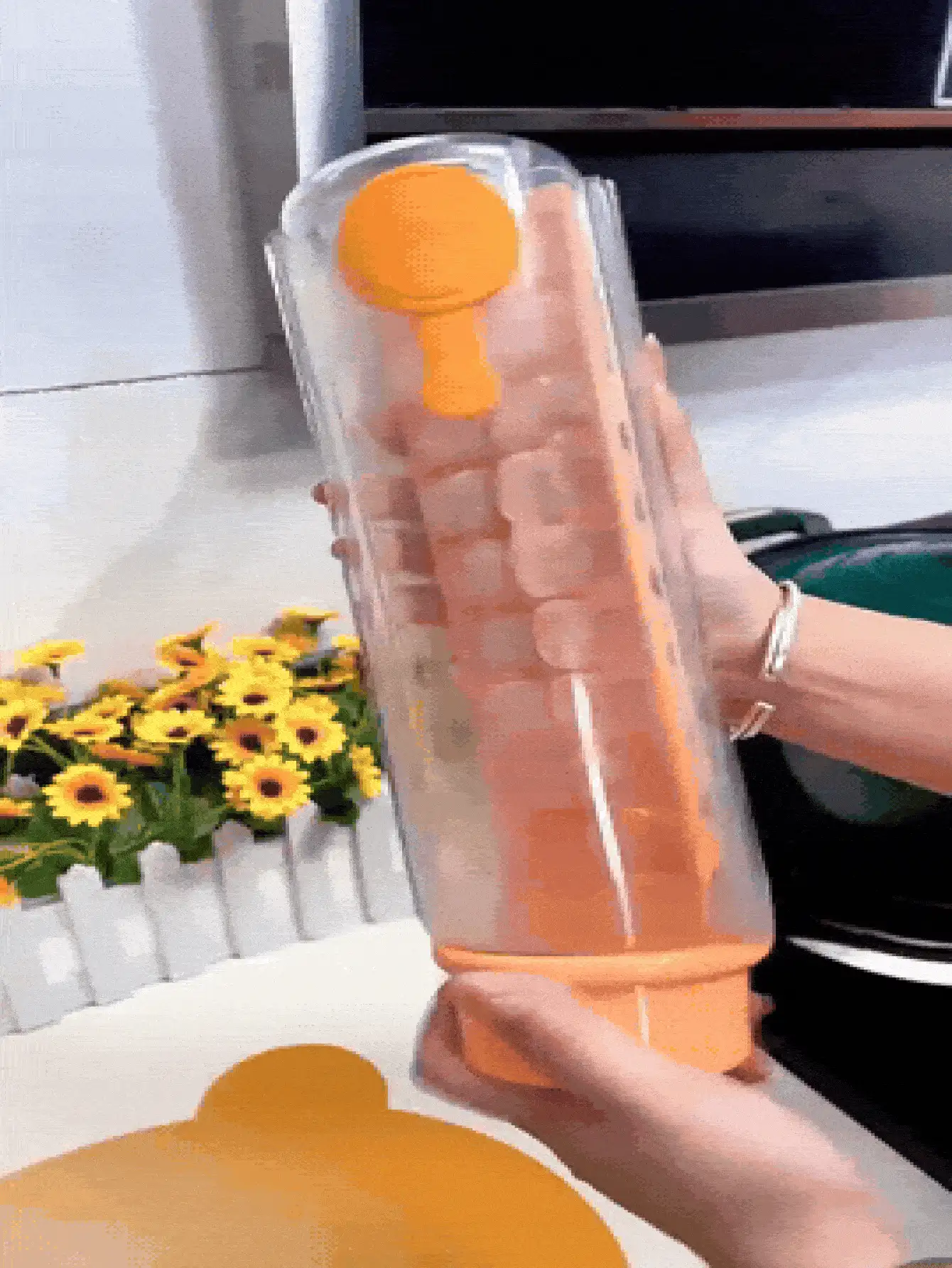 Space-Saving Square Ice Cube Mold, Easy Release Rotating Design Anti-Odor, Aesthetic Ice Tray, Suitable For Freezer, Bartender Use, Leak-Proof Ice Cube Tray, Perfect For Summer Picnic Cold Drinks, Camping Essential, Kitchen Gadget, Party Supplies - Ice Cubes - View 3
