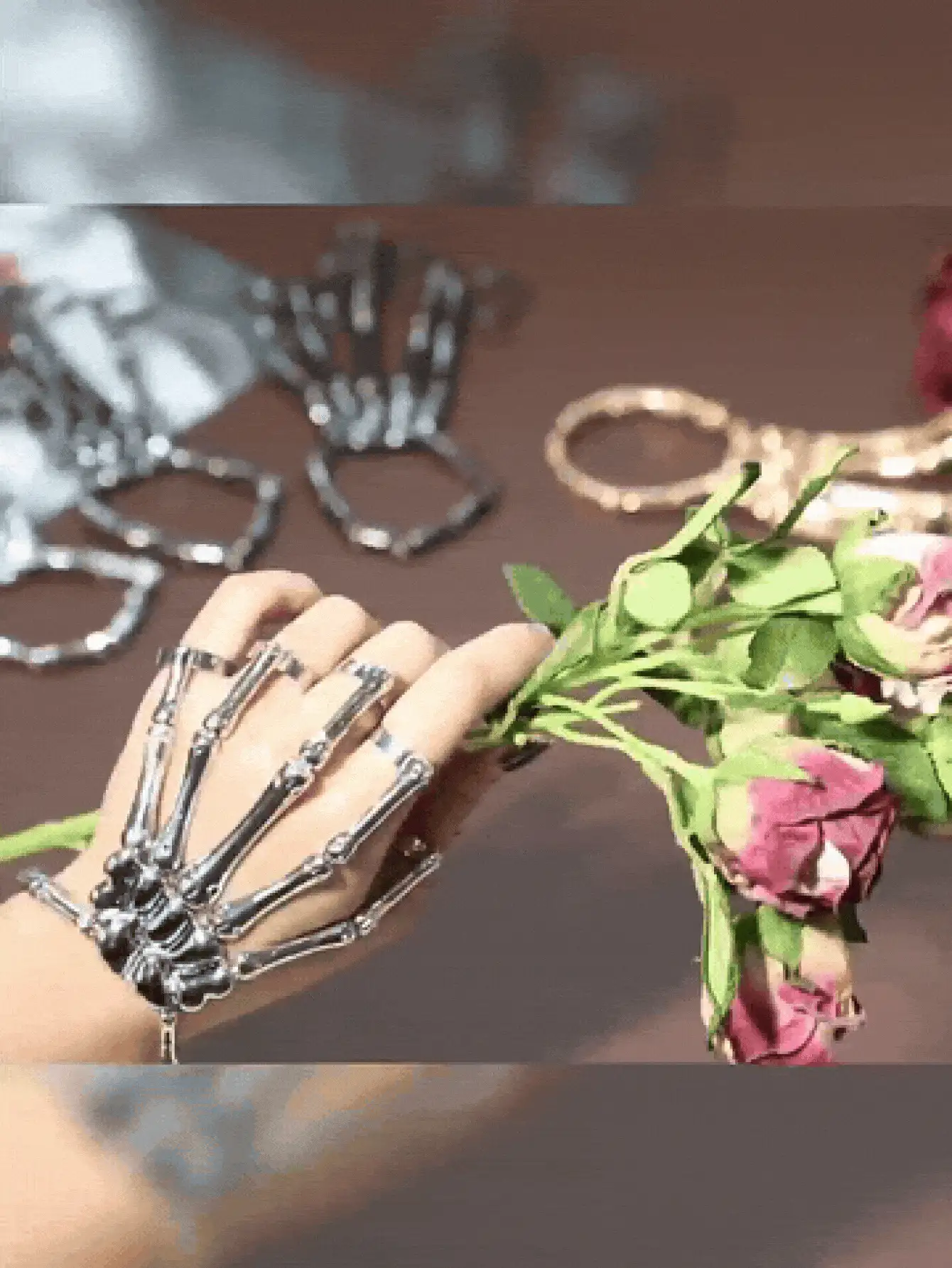 Skeleton Hand Bracelet With Finger Ring Flexible Joints Metal Steampunk Finger Wristband Adjustable Skeleton Hand Jewelry For Men Women Cosplay Daily Outfits Holidays Costume Parties & Gothic Events Christmas Halloween Costume Accessories - Multicolor - View 3