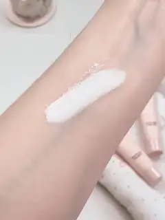 Eunarz Makeup Primer, Lightweight Moisturizing Smoothing Base, Pore Blurring Soft Focus Effect, Creates Flawless Radiant Complexion - Nude - View 2