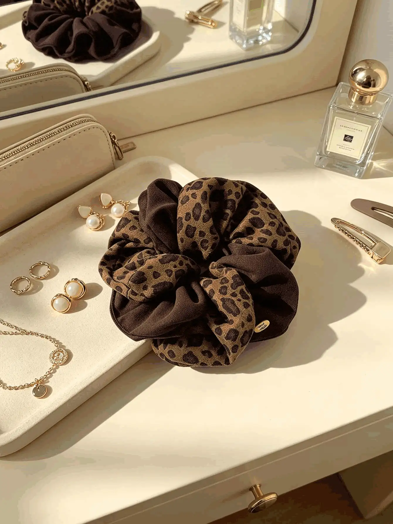 1pcVintage Retro Fabric Scrunchie, Leopard & Brown Double-Sided, Hold Ponytail, Hair Scrunchie, For Daily, Date, Street Style, All Seasons - Multicolor - View 2