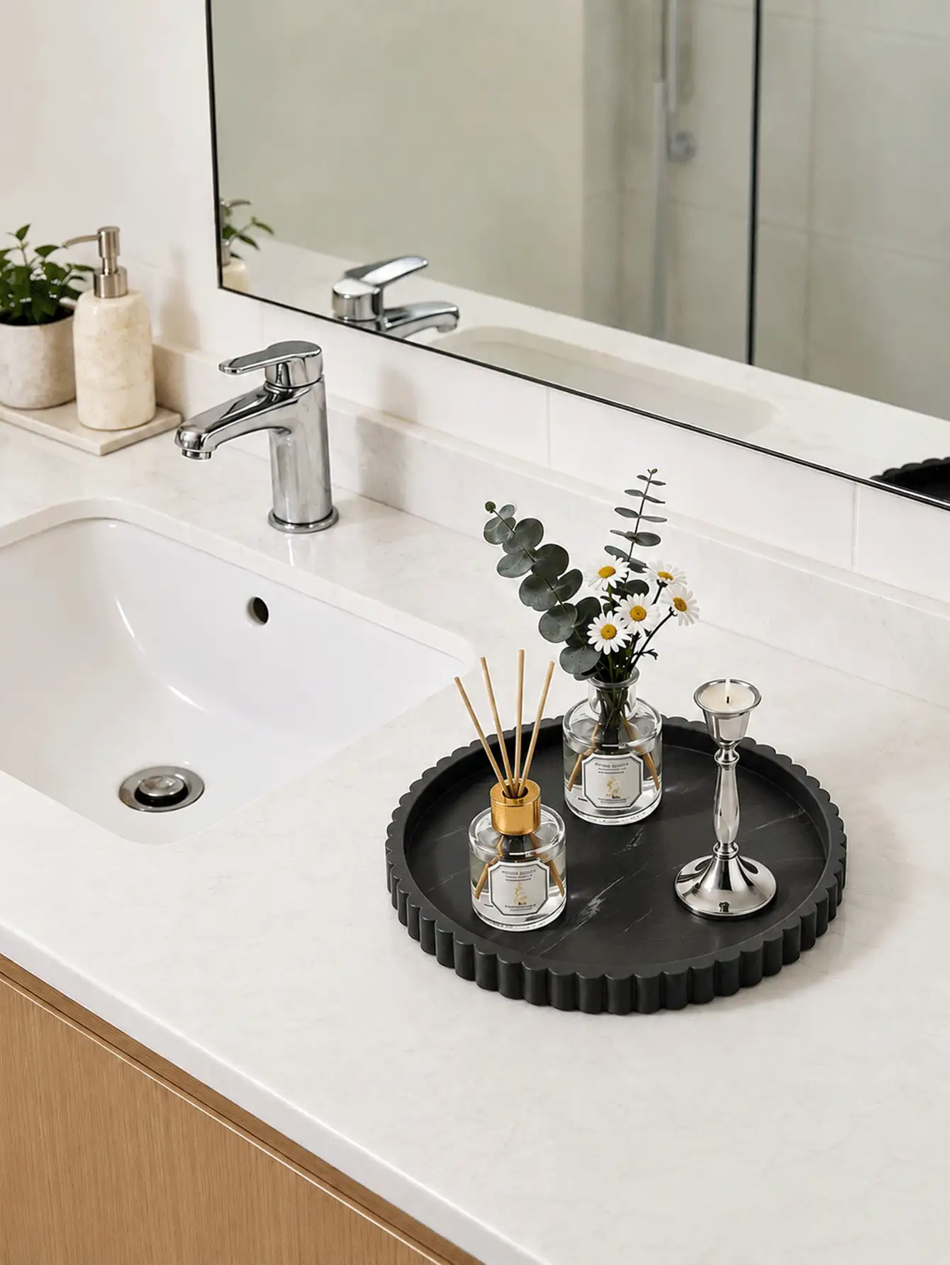 Round Silicone Vanity Tray With A Wavy-Edge Design; Suitable For Organizing Cosmetics, Perfumes, Jewelry, Candles, And Bathroom Countertops. - Multicolor - View 3