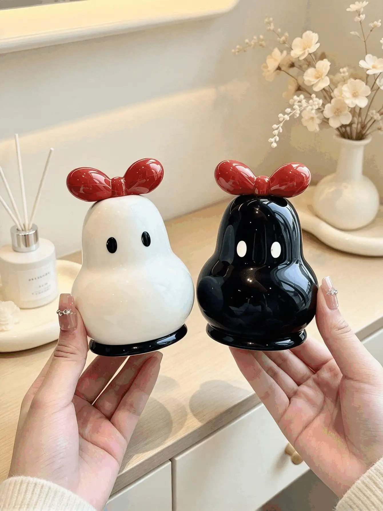 1pc Cute Bow Ceramic Cotton Swab Holder, Dustproof Storage Jar, Desktop Organizer, Ceramic Container For Bathroom, Kitchen Counter, Table Decor, Cotton Swab Holder With Lid, Home Decor - Multiple Styles - View 3