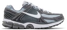 Nike Giày thể thao Zoom Vomero 5 cho nam, chạy bộ, đệm êm ái, hỗ trợ vòm chân, thoáng khí, nhẹ, lưới thấm hút mồ hôi, đế trong bằng xốp, tập gym, hàng ngày, năng động, thường ngày, đồ đi làm, màu xám trắng mát mẻ HF1553-003 - xám - Xem 1