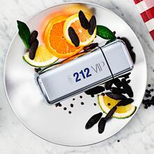 Carolina Herrera 212 VIP 女士淡香水喷雾 淡香水 女友 妻子 母亲 朋友 生日 毕业派对 旅行 露营 户外 学校 校园旅行 节日 周年纪念 秋季 万圣节 秋季造型 - 美東時間 - 查看 3