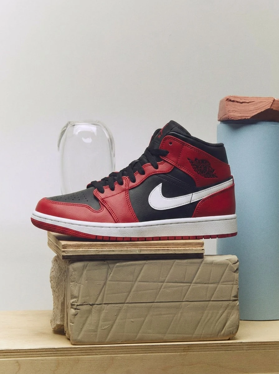 AIR JORDAN 1 MID BG - 黑/白-健身紅 - 查看 1