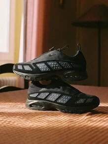 Nike Air Max SNDR 女式运动鞋创新拉链式覆盖反光面板 Max Air 缓震，带来全天舒适休闲和街头穿着体验 FZ2068-001 - 黑色/銀色 - 查看 1