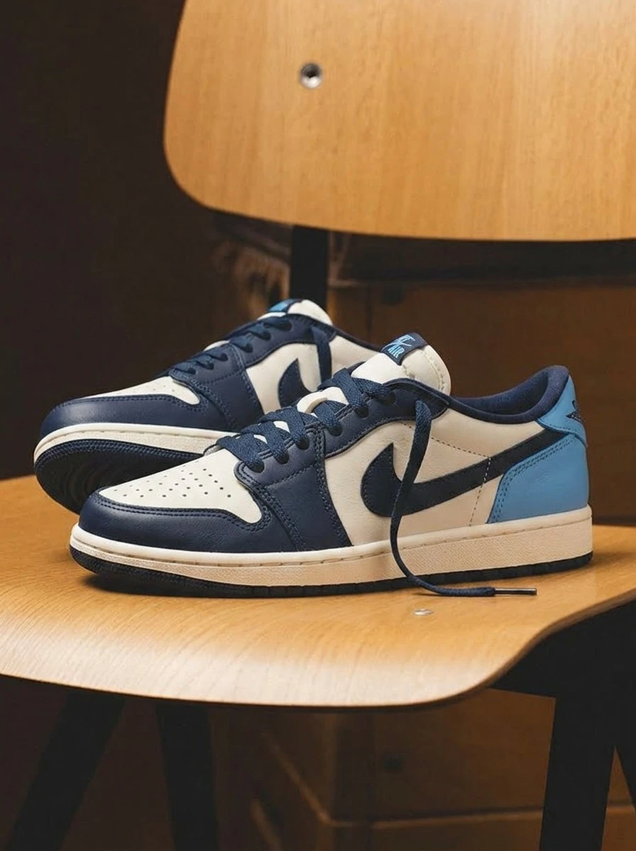 Air Jordan 1 Low OG GS 青少年运动鞋 小学运动鞋 优质皮革 黑曜石和帆色撞色 耐用舒适 款式 CZ0858-400 - 黑曜石/風帆白/大學藍 - 查看 1