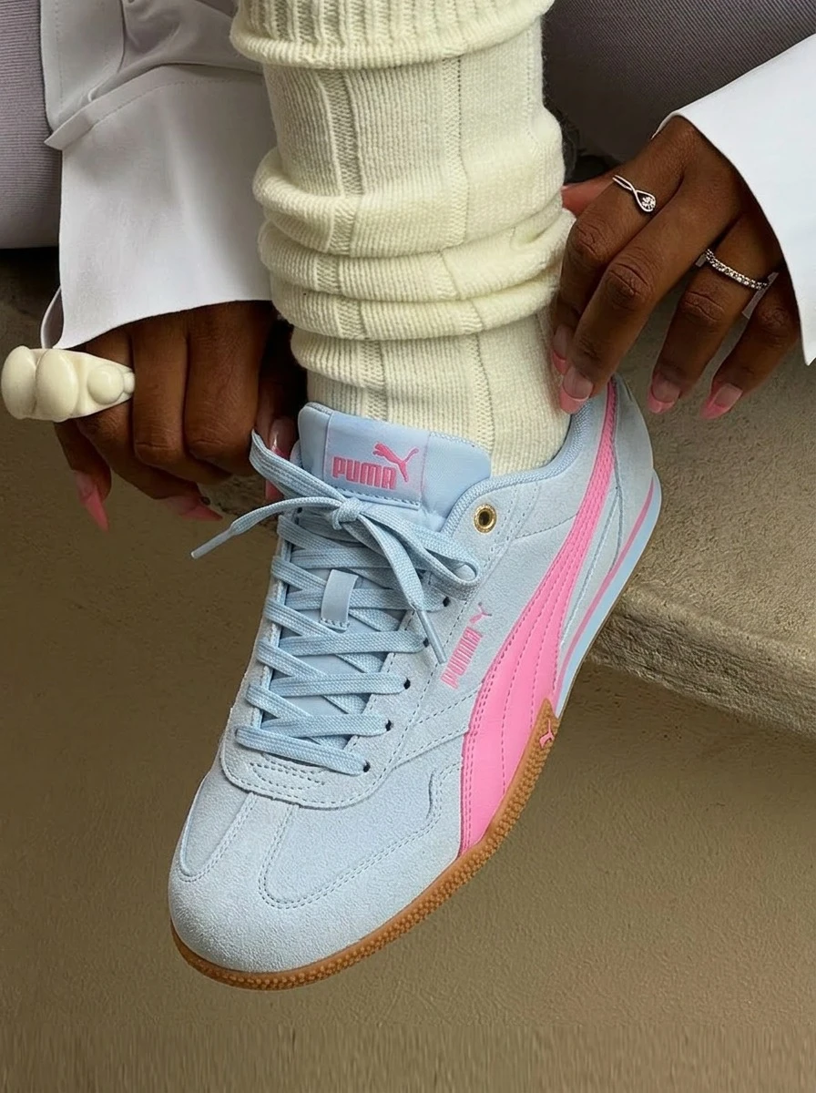 Puma Bella Donna 女士休闲鞋，轻便缓震透气舒适，厚底设计，饰有品牌标志，亲肤百搭，撞色拼接，适合日常、健身、通勤、下班后休闲旅行、约会等场合，蓝色，货号 402673-04 - 淺藍色/粉紅色 - 查看 1