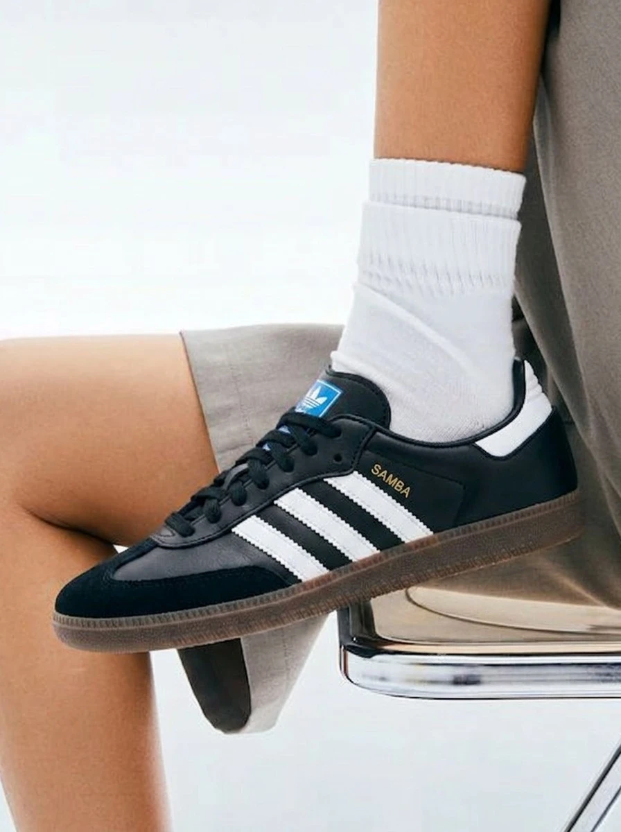 Adidas Giày nữ Samba kiểu dáng thường ngày, nhẹ, êm ái, thoáng khí, đế dày, có logo, thân thiện với da, đa năng, làm từ da, thích hợp đi làm hàng ngày, tập gym, đi học, thư giãn, du lịch. Mã sản phẩm: IE3676 - Đen và trắng - Xem 1