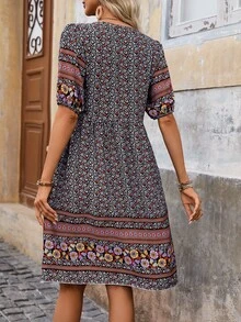 EMERY ROSE Vestido corto con mangas abullonadas y estampado floral, decoración de botones y estilo de vacaciones para conjunto de playa de verano - Negro - Ver 2