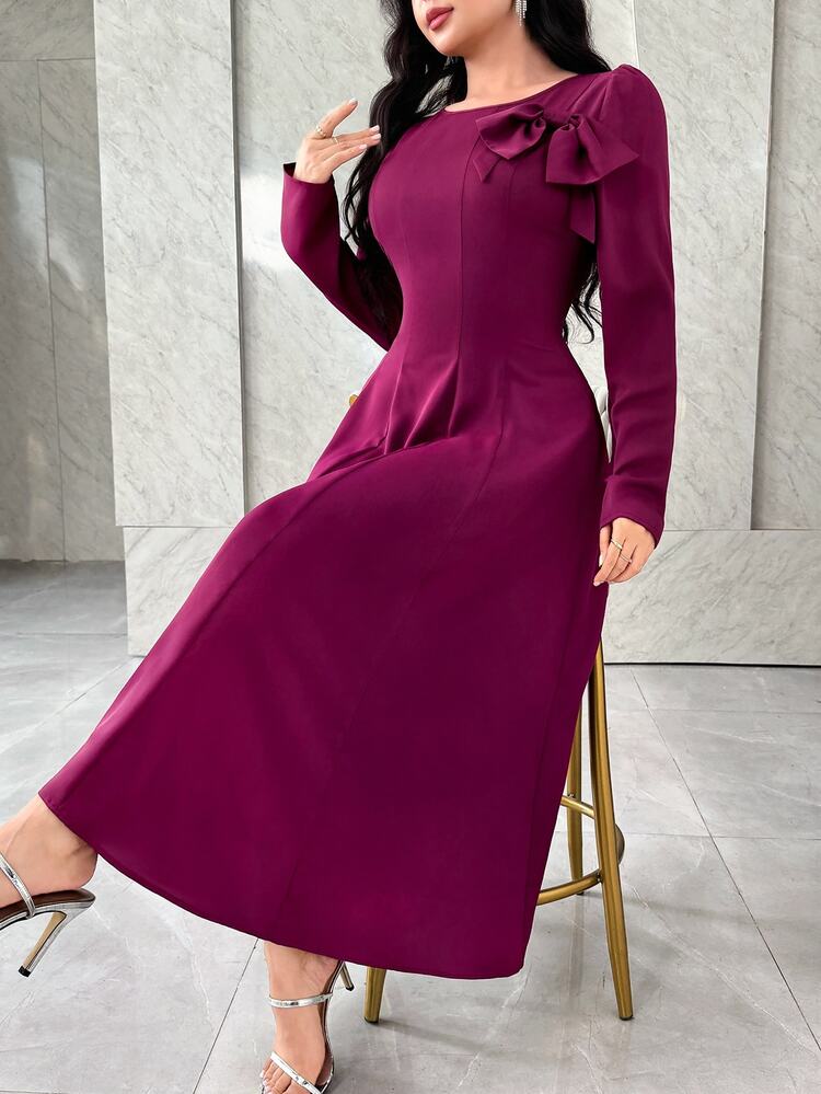 Feyla 女式纯色圆领长袖修身腰部花卉装饰优雅中长连衣裙 - 中紫紅色 - 查看 4