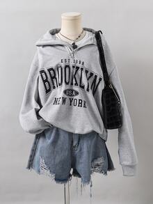 SHEIN Sparklyn 少女半拉鍊落肩運動衫 Brooklyn 字母圖案印花灰色四分之一拉鍊寬鬆套頭上衣 - 淺灰色 - 查看 1