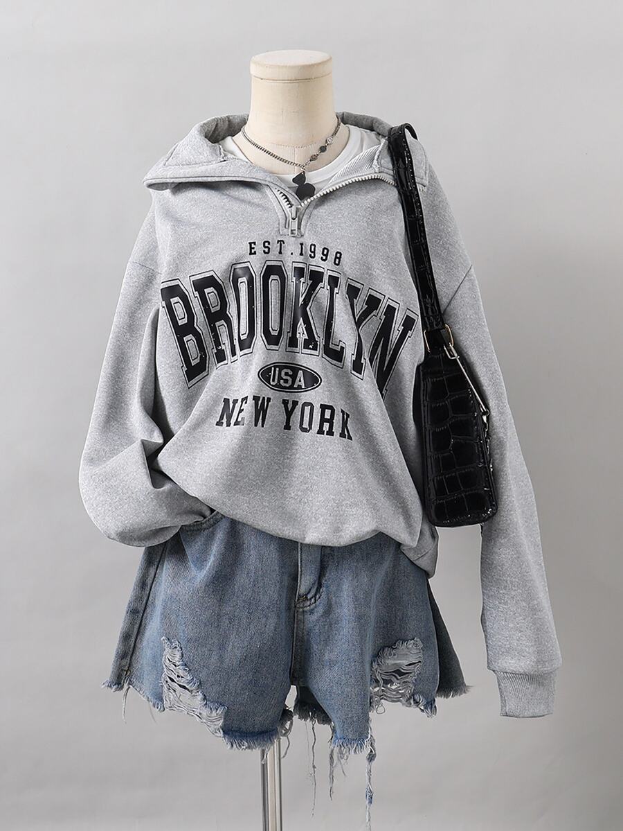SHEIN Sparklyn 少女半拉鍊落肩運動衫 Brooklyn 字母圖案印花灰色四分之一拉鍊寬鬆套頭上衣 - 淺灰色 - 查看 1