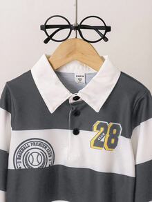 SHEIN 小男孩休閒牛仔學院風白色 Polo 衫，附刺繡貼布與數字印花，開學季、職業日、秋季花童、生日適用 - 灰色 - 查看 8