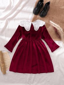 SHEIN Elladie kids 年轻女孩的勃艮第天鹅绒连衣裙，采用柔软的天鹅绒面料，质地光滑，光泽，搭配白色蕾丝花边领口，打造甜美优雅的外观，领口边缘可见精致纹理，更显精致 - 酒紅色 - 查看 2
