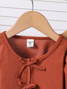 SHEIN 2件組女童休閒嬰兒羅紋針織開襟衫配蝴蝶結裝飾與極簡印花吊帶洋裝，適合秋季外出生日穿著，棕色 - 咖啡棕 - 查看 5