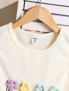 SHEIN 青少年女孩 2件/套 甜美可愛紋理布料刺繡 3D花卉圖案丹寧流蘇短褲套裝 米色天藍色 夏季度假假期 - 杏色 - 查看 3