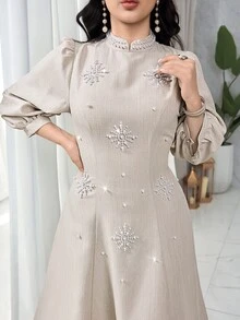 Feyla 女士立领珍珠装饰泡泡袖优雅中长连衣裙 - 杏色 - 查看 5